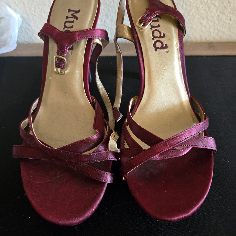Pre-loved. Mudd Women's Burgundy Strappy Heels.